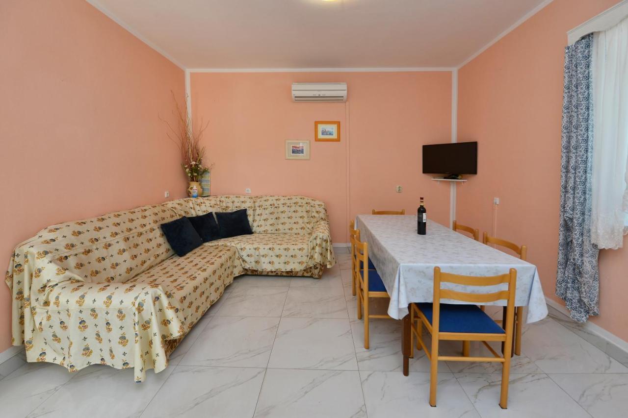 Apartments Ella Poreč Buitenkant foto